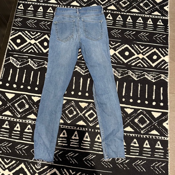 Free People Raw Hem Distressed Skinny Jeans Women’s size 26 - Picture 2 of 3